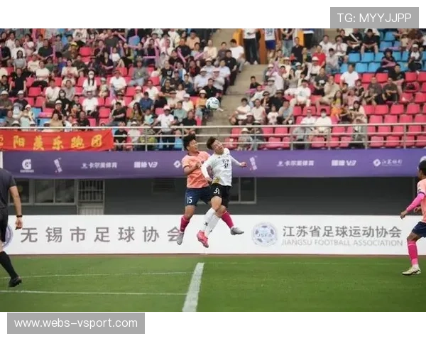 宜兴队夺冠后与现场球迷热烈互动，共享地域荣誉感