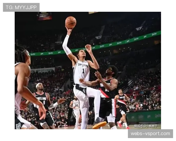 开拓者惜败马刺,比赛关键时刻一次边线球战术失误导致失利