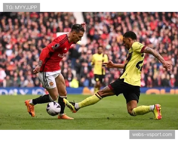 半场战报:伯恩利0-0利物浦,主队低位防线成功限制对手预期进球 半场战报:伯恩利0-0利物浦,主队低位防线成功限制对手预期进球