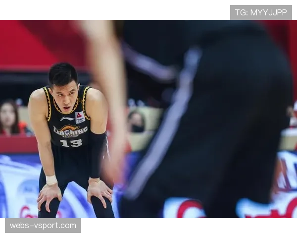 特写:郭艾伦赛后绕场致意,疑似主场告别战 特写:郭艾伦赛后绕场致意,疑似主场告别战